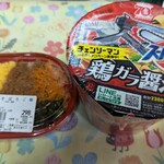 マルヨシセンター - 料理写真:鶏そぼろご飯+カップラーメン