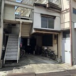 奈つやの中華そば - 待合室外観