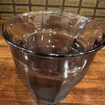 奈つやの中華そば - お水は店員さんが持ってきてくれます。