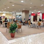 Dotoru Kohi Shoppu - ここがＣ館の休憩スペースです。案外混んでますね。