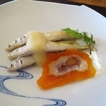 徳山鮓 - 稚鮎の柔らか煮、発酵飯ソース、柿のなれ