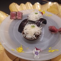 煌 焼肉 - 前菜からいきなりお洒落なプレート盛り付け