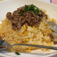シェフス - 肉のせ炒飯