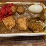 つるや - さて、エンムスカレーを食べ始めます