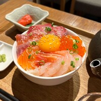 Seafood bar Ermitage 横浜鶴屋町店 - いろいろ魚介の贅沢海鮮丼