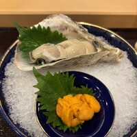 鮨 割烹 駒 - 岩牡蠣　馬糞ウニ