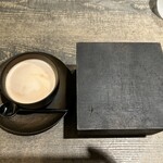 レヴォ - カフェラテをお願いしたら、玉手箱が付いてきました