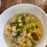 鎗屋町 つぶらや - 具沢山の汁物。よっしゃおかわりするぞ〜、と毎回思いますが、せずともお腹いっぱいになります