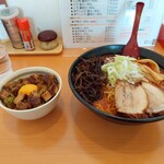 らーめん 吟屋 - 鬼かららーめん(５丁目)&ミニチャーシュー丼に、裏メニュー+240 円で(らーめん大盛・キクラゲ増量&チャーシュー1枚増量)…。