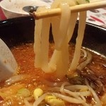 奇門 - ユッケジャンうどん  こんな麺｡もちもちです