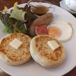 タイニー トリア アフタヌーンティー＆カフェ - クランペットのプレート