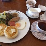 タイニー トリア アフタヌーンティー＆カフェ - クランペットランチ1870円