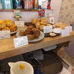 タイニー トリア アフタヌーンティー＆カフェ - スコーン、でか！