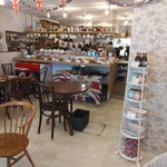 タイニー トリア アフタヌーンティー＆カフェ - 可愛い店内