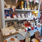 タイニー トリア アフタヌーンティー＆カフェ - 紅茶も販売してます