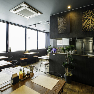 大人の雰囲気漂う落ち着いた空間は、デートやおひとり様にも◎