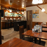 あい庵 - カウンター、店内全景
