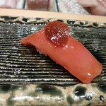 たつみ寿司 - ハマチにニンニク。