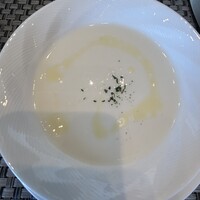 R restaurant & bar - 