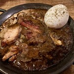 ヨゴロウ - こんがり焼かれたチキンが香ばしい