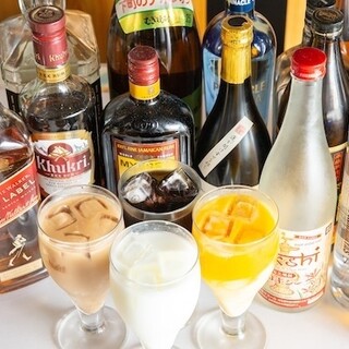 現地のお酒で乾杯！お得なお疲れ様セット、単品飲み放題も◎