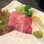 京城苑 - ミスジステーキ 先に2切れ焼いてしまいました