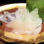 25243564 - 後造りは刺身・天ぷら・塩焼きから選択。コレは刺身です。