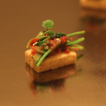 カンテサンス - コシアブラのサブレ　(2014/03)  自家製ドライトマトのせ