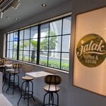 ジャラク コーヒー&カカオ - お洒落な店内の様子(*'▽'*)