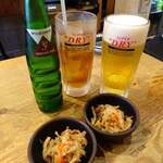 やきとん　あさちゃん - スーパードライ（中ジョッキ）580円＆ジンジャエール350円、お通し220円