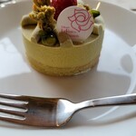 ラ・ローズ・ジャポネ - 2010年アメリカで開催されたワールドペストリーチームチャンピオンシップで日本チーム優勝、優勝に貢献したとされるケーキ「ピクシー」。