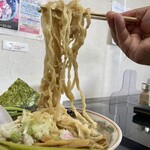 らー麺　Do・Ni・Bo - 平打ちビロビロ太麺をリフトUP⤴️