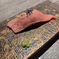 鉄板焼katakago - A5ランクの霜降り炙り牛鮨