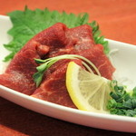 山海酒房 あかね屋 - 霜降り馬刺し