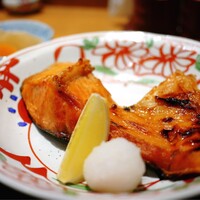 赤坂あじさい - そのままで美味しいですが、レモンと醤油大根おろしで味変も良き