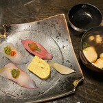 厳遊庭 - 寿司三貫と味噌汁