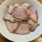 極汁美麺 umami - 山形豚吊るし焼き燻香醤油まぜそば