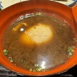 鮨旬美西川 - 玉子入り味噌汁　半熟玉子