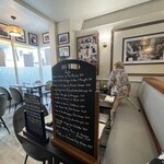 La retraite du Père Claude - メニューは黒板で、テーブルに持ってきてくれます