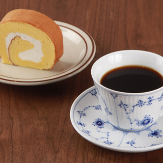 三本珈琲のこだわり抜いた一杯を。夜はワインやカクテルも