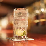 BAR BARNS - Gin and Tonic