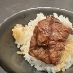 煌 焼肉 - 新潟県産新之助米をハラミをタレで一緒に　