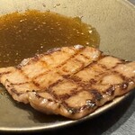 煌 焼肉 - 岩手県いわて牛のザブトンを特製ニンニク醤油と共に