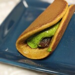 黒船 - 料理写真:季節のどら焼き・抹茶300円（税抜）