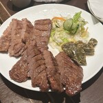 焼助 - さすが繁盛店　18時過ぎでいっぱいでした。