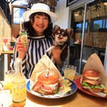 グラニーズバーガー - テラスはわんこ同伴OK