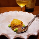 料理とワイン じょかーれ - サワラとハリイカとホタテのタルタルウニ添え