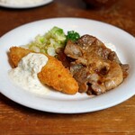 すりーえいと居酒屋 - 本日のランチ（豚しょうが焼き、魚フライ）