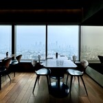 Longrain Tokyo - 窓側テーブル席