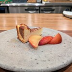 La Stalla - マリネしたプラムを添えてます